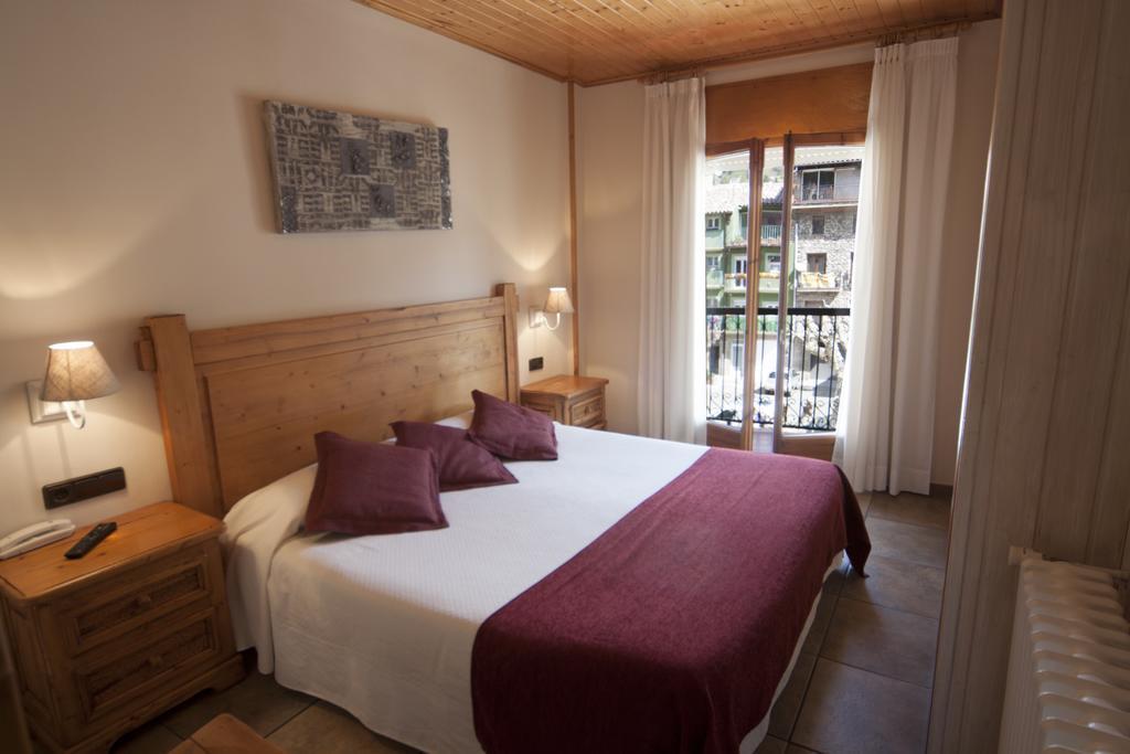Hotel Sant Roc Кампродон Экстерьер фото